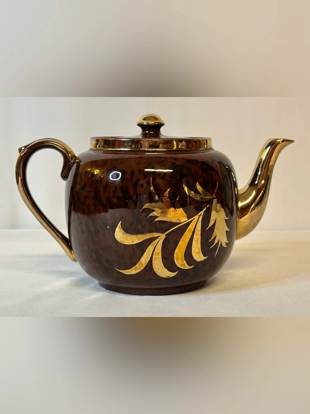 Vintage Gibsons England Tortoiseshell Teapot T720 Gold Gilt Leaf Art Deco 5.5